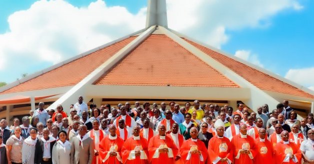 Abepiskopi gatolika mu Rwanda bakoreye urugendo nyobokamana i Namugongo