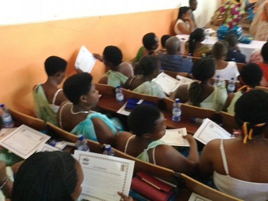 Un grand nombre de femmes parmi les lauréats de l’alphabétisation dans l’Archidiocèse de Kigali. 