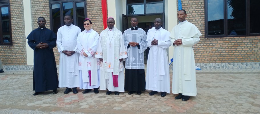 GUTANGIZA UMWAKA W’AMASOMO NO GUTAHA INYUBAKO MU ISEMINARI  NKURU YA RUTONGO, INYUBAKO YATANZWE NA PAPA Francisko MU ISEMINALI  NKURU YA RUTONGO